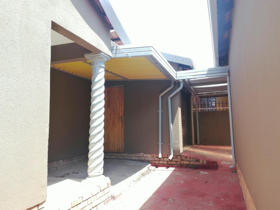 To Let 5 Bedroom Property for Rent in Tlhabane North West